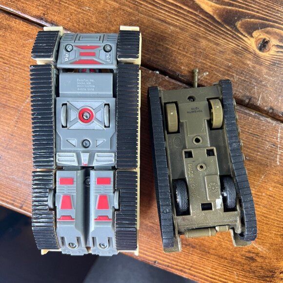 Lot of 9 Plastic toy military tanks and trucks Lanard Ja-Ru Toysmith DecoPac - Picture 6 of 9